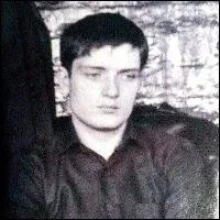 Trouvez le nom de ce chanteur rock :