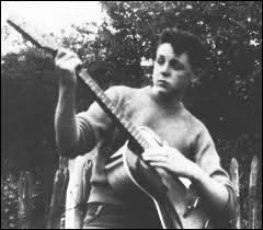 Trouvez le nom de ce chanteur rock :