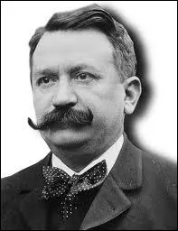 Prsident de 1924  1931, il est le premier Prsident de la rpublique  s'tre mari pendant sa fonction :