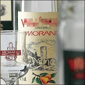 Pour faire passer tout cela une Williamine...., alcool à base de :