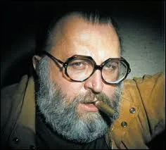 Qui est ce ralisateur, pre du western spaghetti, clbre pour la trilogie du dollar et la trilogie 'Il tait une fois' qui a rendu clbre l'acteur Clint Eastwood et le compositeur Ennio Morricone ?