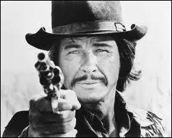 Quel acteur a jou l'homme  l'harmonica, un des douze salopards et un des sept mercenaires ?