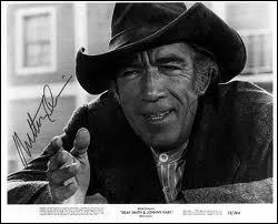 Qui est cet acteur mexicano-américain au physique imposant ?