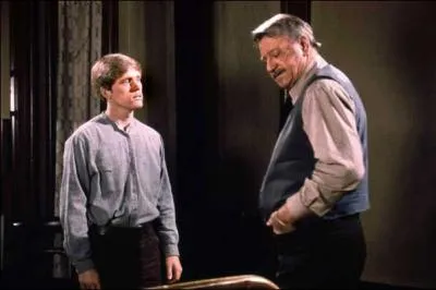 Dans ce film sorti en 1976 , il est John Bernard Books ...