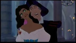 De qui Frollo est-il amoureux ?