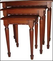 Ces tables bien pratiques s'appellent...