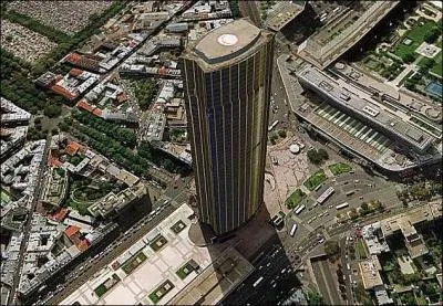 La tour Montparnasse et ses 210 mètres (15e arrondissement)