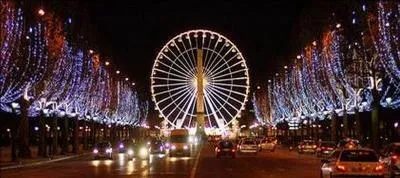 L'avenue des Champs-Élysées, réputée la plus belle du monde (8e arrondissement)
