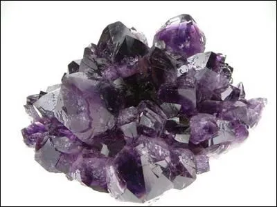 Quel est ce quartz violet utilis comme pierre fine en joaillerie ?