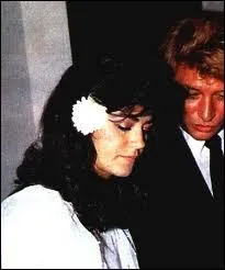 En 1981 , il pouse Babeth Etienne .