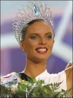 Qui est cette miss France 2002 ?