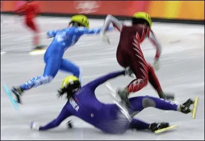 La discipline olympique o les patineurs sprintent en tournant en rond est le...