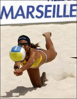 Lors des comptitions de Beach Volley, chaque quipe est compose de ...