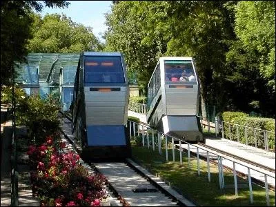 Montmartre , les escaliers ou :
