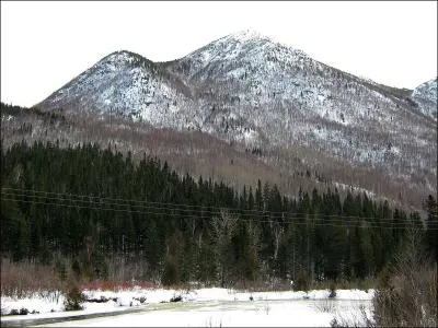 Quel est le sommet le plus lev au sud du Saint-Laurent ?