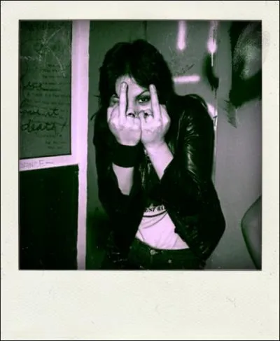 Rock & Roll ! Cette miss est un pionnire, une rebelle, punk dans l'me, elle a apport au rock sa parit...