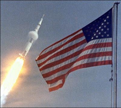 Le nom du programme spatial qui fut élaboré pour la conquête de la Lune était Apollo.
