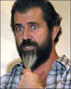 Acteur-ralisateur tax d'antismitisme  chacun de ses films, convaincu de violence conjugale et d'adultre, il a largement perdu la ct depuis les 90's et 'L'Arme Fatale'. Qui est-il ?