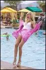 Pour quelle raison Sharpay s'est-elle fait tomber dans la piscine exprès ?