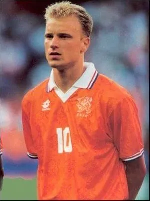 De quelle phobie souffre l'ancien footballeur néerlandais Dennis Bergkamp ?