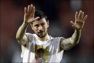 Dans quel club évolue l'attaquant serbe Mateja Kezman pour la saison 2011 - 2012 ?