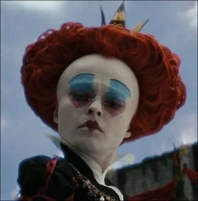 Mme dans la vraie vie, Helena Bonham-Carter a toujours une tignasse haute en couleur, mais dans quel film a-t-elle cette coiffure meringue rouge ?