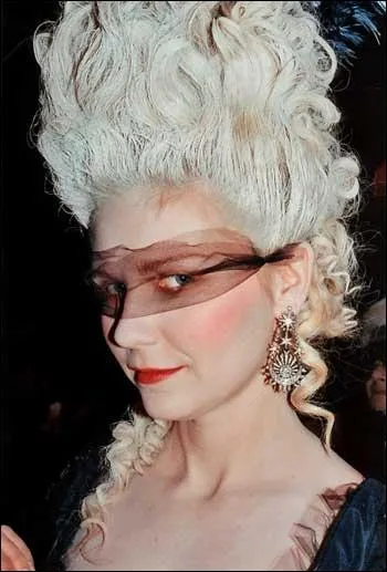 Pour rester dans les coiffures montantes... Dans quel film Kirsten Dunst a-t-elle une coiffure plus haute qu'elle ?