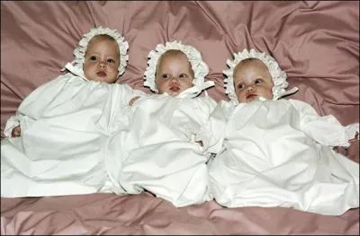 En Allemagne, une femme de 34 ans  donn naissance  des tripls identiques , quelle est la probabilit pour qu'une naissance de tripls monozygotes (issus du mme 'oeuf') de produise ?