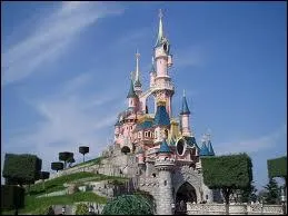 Le chteau d'Uss en Indre-et-Loire a inspir ce clbre chteau de Marne-la-Valle. A qui appartient-il ?