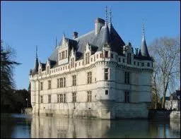 Quel est ce chteau qui  l'origine devait protger la route entre Tours et Chinon ?