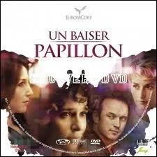 Qu'est-ce que le baiser papillon ?