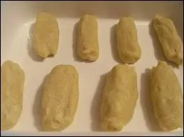 Quels ingrdients entrent dans la composition des quenelles sauce 'financire' ?