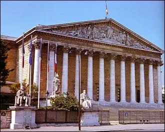 Situé sur la rive gauche de la Seine à Paris, le Palais-Bourbon a été construit au XVIIIe siècle. Il abrite actuellement :