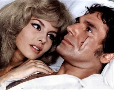 Robert Hossein et Michle Mercier dans...