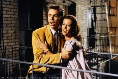 Richard Bleymer et Natalie Wood dans ...