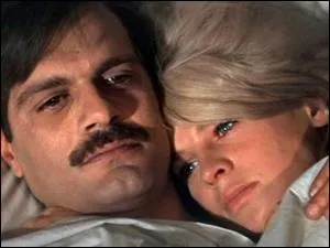 Omar Sharif e Julie Christie dans...