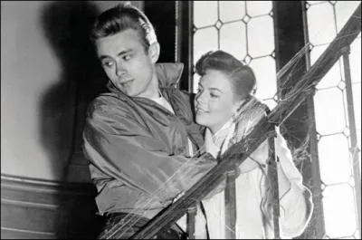 James Dean et Natalie Wood dans...