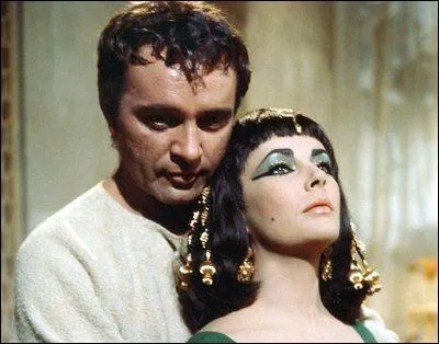 Richard Burton et Elizabeth Taylor dans...