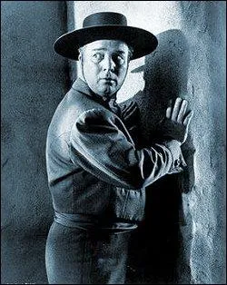 Zorro est aid par son fidle serviteur muet, du nom de :