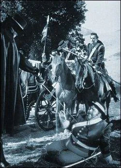 Comment s'appelle le sergent, partenaire comique de Zorro ?