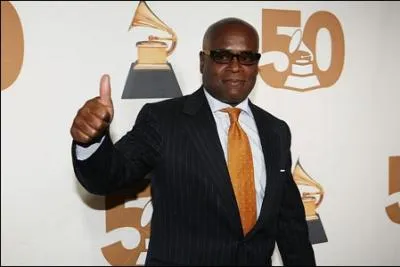 Avec qui Lady Gaga a-t-elle sign ?