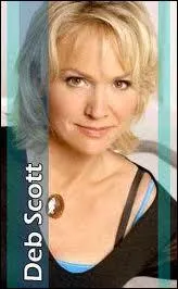 Avec qui Debbie sort-elle durant la saison 6 ?