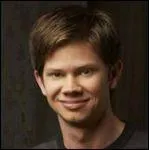 Comment s'appelle la petite amie de Micro ?