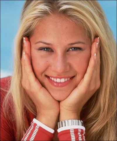 Quel chanteur est le 'latin lover' d'Anna Kournikova ?