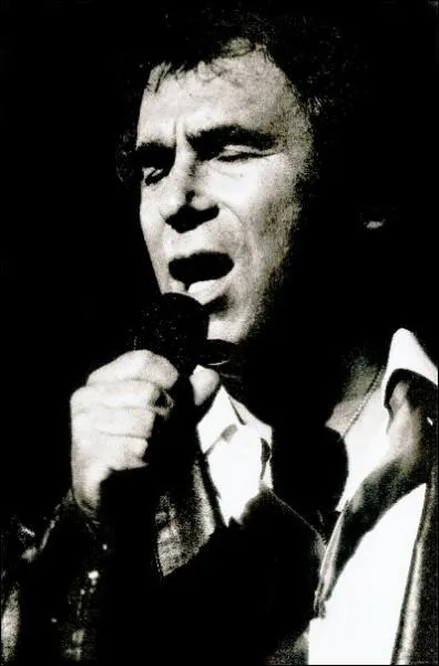 Quel chanteur a t enterr  Toulouse, sa ville ftiche, en 2004 ?