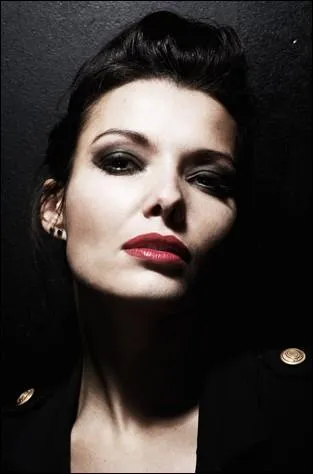 Avec quelle grande star des annes 80 Kareen Antonn a-t-elle chant 'Si demain... Turn around' ?