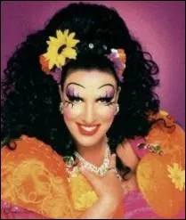 En 1989, Marianne James a commenc  se faire connatre du grand public grce au personnage de Maria Ulrika Von Glott dans le spectacle intitul :