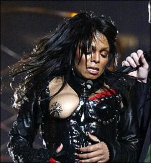 Quel chanteur avait cr le scandale en dvoilant le sein de Janet Jackson lors d'un show donn  l'occasion du Superbowl de 2004 ?