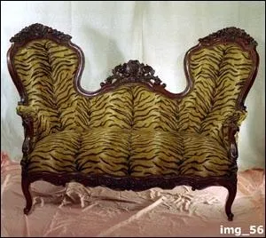 Quel est le nom de ce petit canap  deux dossiers pour conversation intime ?