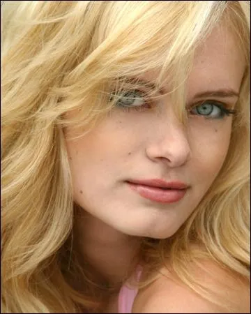 Cest qui l'actrice sur la photo ?